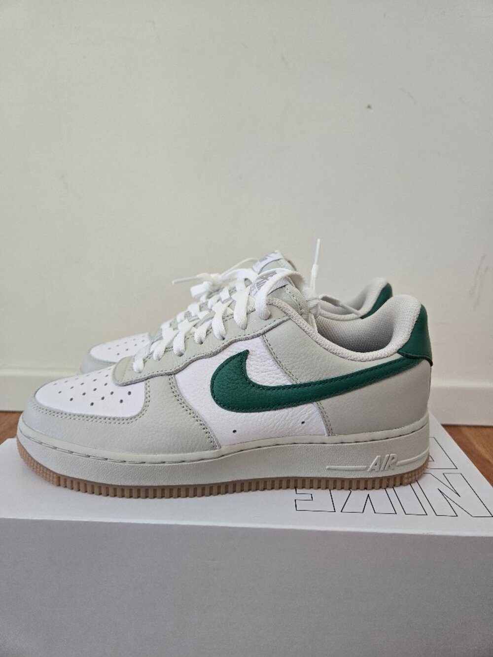 NIB Nike Air Force 1 Womens Shoes, Green White Beige Size 7.5
